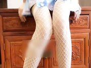 软萌萝莉白网袜丁裤小炮机振动嗨上天流出好多白浆