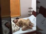 城中村家庭小旅馆服务员小哥窗外近距离偷窥美少妇和奸夫偷情