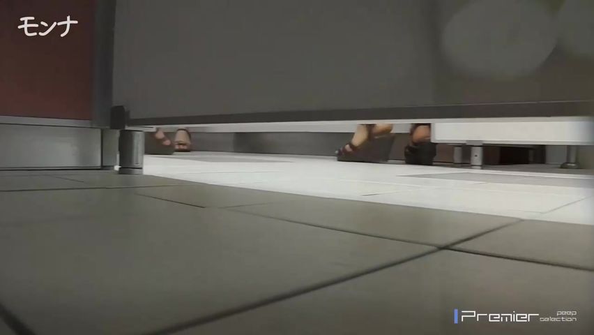 高校女卫系列多视角偷拍年轻漂亮气质美眉入镜真养眼