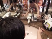 日本的18岁白嫩眼镜妹初体验