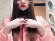 漂亮丰满网红先自己自摸玩然后和约的炮友开操好骚