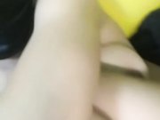 小骚逼艳舞开场慢慢脱光奶子上下晃动蝴蝶逼特写手指插进去流白浆