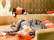 可能是第一次约会女孩坚守底线只给亲给摸就是不给操