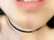 黑丝大奶大屁股骚浪女奴非常听话玩逼她奶子让她深喉口交给我舔脚