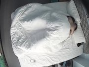 情趣酒店幸福屌丝男被年轻性欲强女友上位骑射爽