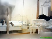 大神C仔约操极品白嫩美眉搞激动了安全套掉B里了