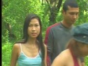 早期怀旧a片树林小溪旁野战真抢实弹