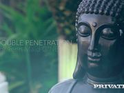 引诱老板和他客户玩3P的好色女佣