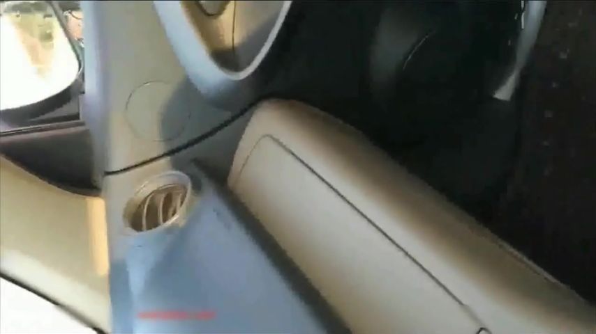 对白搞笑淫荡骚男路边搭讪与老公打架被丢到大马路上的黑丝无内美少妇拉到没人地方激情车震高潮叫的是真爽