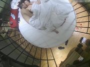 个性酒店俯拍接电话谎称在上班的大哥与大姐开房上演活春宫插完上面插下面很激情妹子喜欢女上位摇的很疯狂