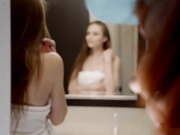 剧情好片女主长的也很仙很美 家中被怪物入室性侵很是诱人