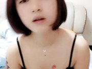 可爱邻家妹子一件件脱掉情趣内衣自摸小穴还是很粉的