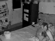 纹身光头哥饥渴的连抠带舔玩弄娇妻下体玩够了提屌就干