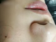 水灵大眼女友和大屌男友直接无套插入抱着娃娃裹屌