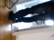 甜美身材纤细性感独居美少妇挑逗上门维修家电的客服人员