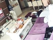 监控偷拍白领夫妻 老公吃老婆的小葡萄