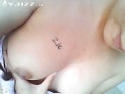 空虚寂寞的大奶小姨子跟我视频通话时主动勾引