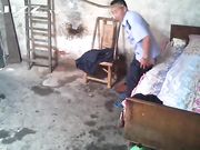 [棚户区站街女暗拍]-制服大爷不是一般的色 要吃奶奶