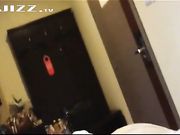 找了个极品嫩鸡趁家人不在的时候在卧室爆操