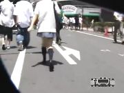 街头强袭 目标学生妹当街扒内裤