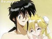 金发美女裸体在床上被哥哥花样玩弄