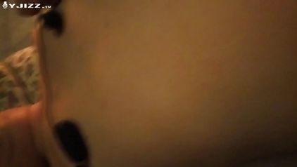 在外面乱搞被老婆请来好友一起惩罚 被电的表情太鸡巴搞笑了