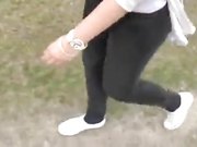 和男友逛公园趁着没人吞吃他的大鸡巴