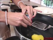 早餐时大硬屌暴操性感拉丁女郎的小屁眼