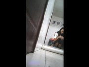 盗录身材样貌都不错的微毛穴尤物如厕