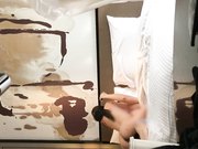 勾搭了很久终于把美乳表姐约到酒店进屋就迫不及待干她