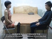 对白搞笑淫荡剧情演绎邋遢眼镜导演采访想当演员外表清纯短发美女小姐