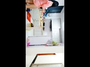 剧情演绎小姨子看见姐姐啪啪 厨房勾引姐夫后入3个人一起玩1