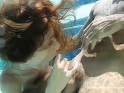 水下做爱 (2) 白富美水池大战黑吊 最后胜利属于谁？