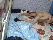 大胸美女被老公边操边玩手机 突然拿个超大电动鸡巴插的大叫