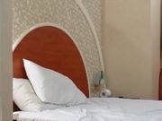 国外小伙去国内会所嫖妓先给钱后办事爆插网红脸大波妹