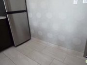 口渴的莉娜·保罗有了弟弟