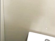 大胆情侣电影院看电影时中途出来到洗手间啪啪,干的美女淫叫