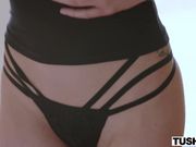 高颜值黑长直极品妹子大长腿享受双插刺激