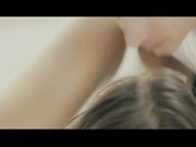 品尝两个大长腿高跟女郎风情很骚挡不住鸡动想插入