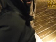 大长腿美女趴在床上玩手机被扯掉裤子骑在屁股上干