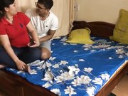 巴铁留学生小伙和宿管阿姨坐在床边上唠嗑情到浓时就脱光了上床啪啪