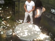 古墓嫖妓系列时尚大姐站在先人的像前啪啪