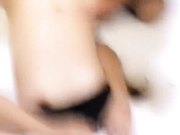 瘋狂男主播帶著性感漂亮女友和朋友一起玩3P遊戲