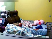 家庭网络摄像头 眼镜男在玩电脑被苗条漂亮女友主动求操各种体位啪啪啪