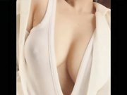 在公交车上小美女在后座摸乳呻吟