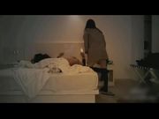 骚女人出来约炮大衣里都没传内裤