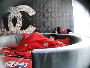 直接扑倒从上舔到下,各种姿势猛操,高潮时喜欢淫叫!