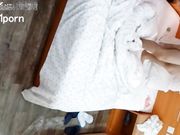 和朋友37岁的老婆宾馆偷情 这骚货是久旱逢甘露一晚搞了几次还不满足