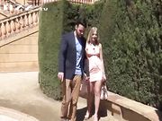 和邻家美妇在公园幽会 性欲起来直接干了一炮