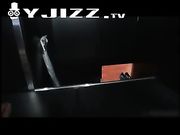 网吧的昏暗包间里面 和刚认识不久的女网友无套操逼